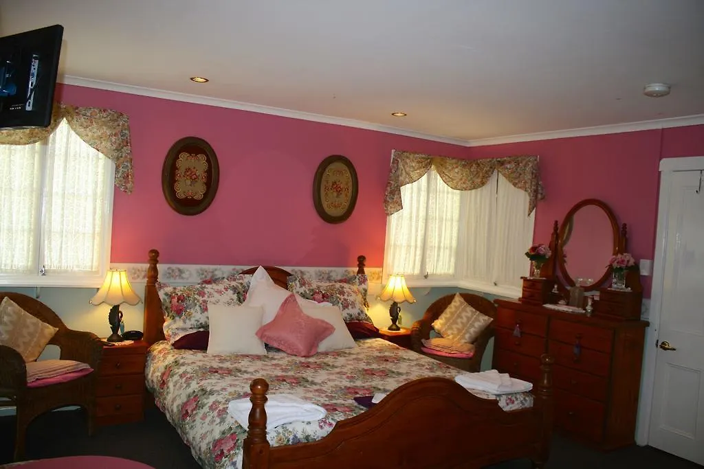 Jacaranda Homestead Accommodation Mount Tamborine Holiday home